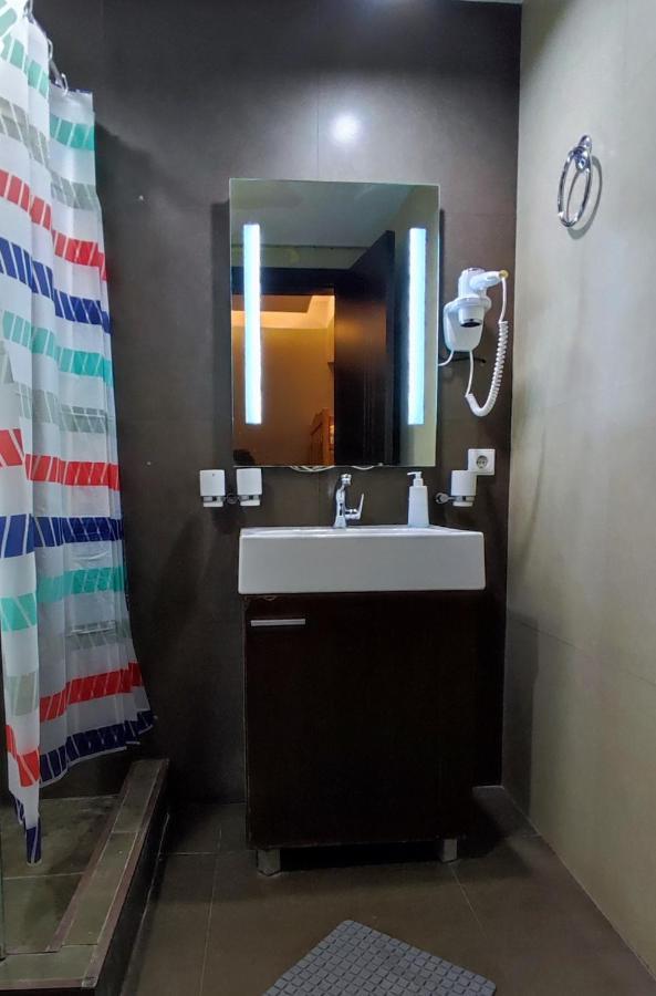 Hostel Simple Тбилиси Екстериор снимка